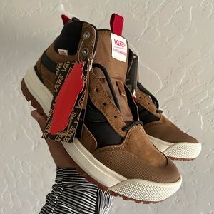 Vans Sk8-Hi MTE Ultrange  (size us mens 6.5 ( Women’s Size 8 )